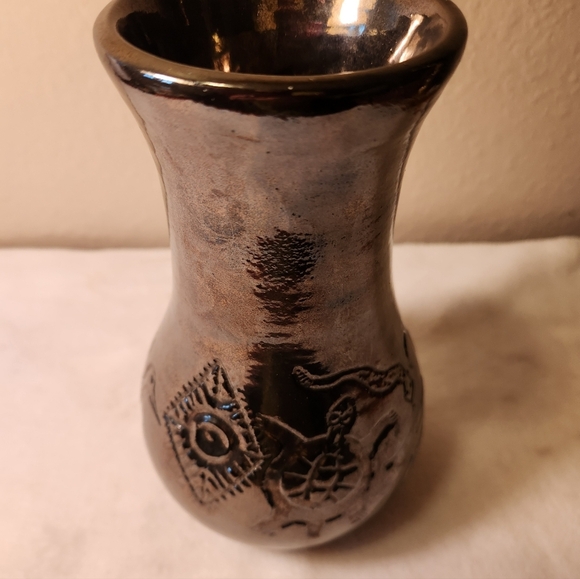 Black On Black Animal Incised Pottery Vase - Picture 2 of 7